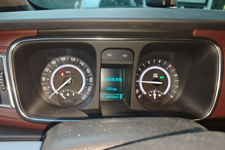 别克GL8 2017款 25S 尊贵型 国V中控内饰14