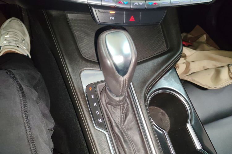 凯迪拉克CT4 2021款 28T 风尚型中控内饰18