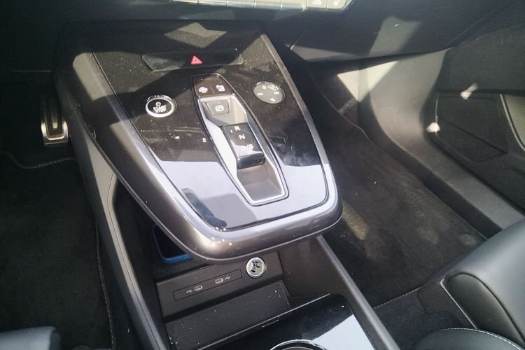 奥迪Q4 e-tron 2024款 40 e-tron 创境版中控内饰18