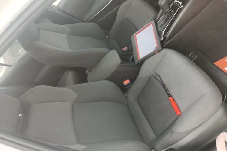 丰田 雷凌 2022款 双擎 1.8H E-CVT领先版局部细节41