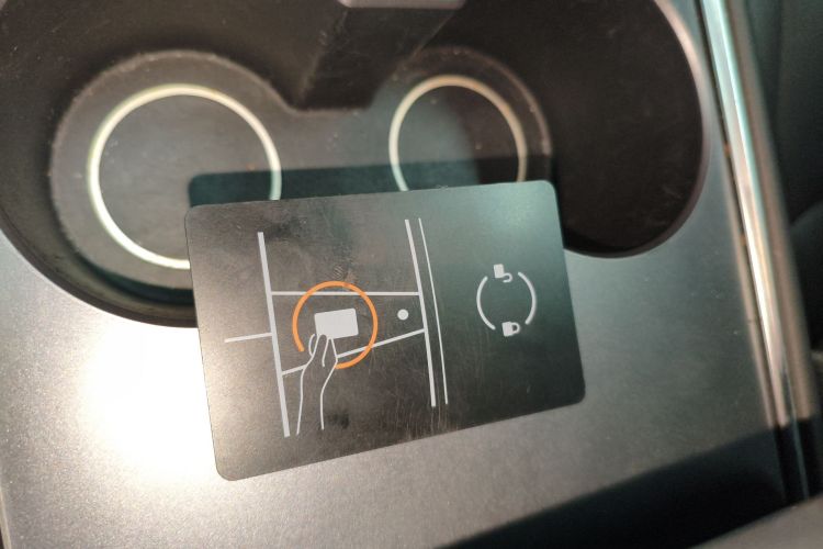 特斯拉 Model 3 2021款 改款二 Performance高性能全轮驱动版中控内饰11