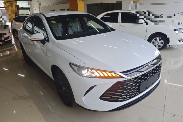 比亚迪 秦PLUS 2025款 DM-i 智驾版 128KM进取型车身外观3