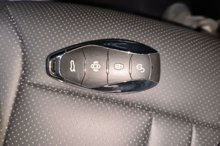 红旗HS3 2023款 1.5T 两驱善为版中控内饰11