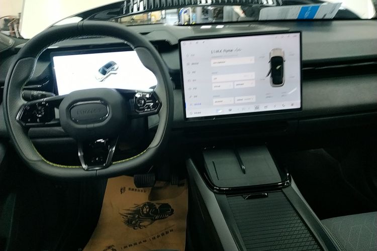 领克08 EM-P 2023款 120km 长续航Halo中控内饰18