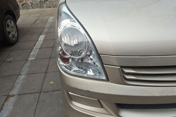 五菱汽车 五菱荣光 2019款 1.2L S 厢式运输车标准型5座车身外观8