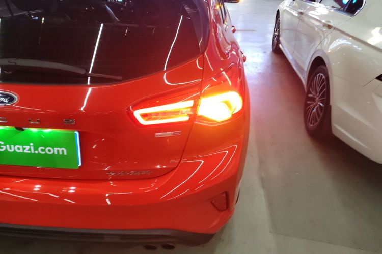 福特 福克斯 2019款 两厢 EcoBoost 180 自动ST Line车身外观9