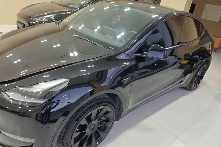 特斯拉 Model Y 2021款 标准续航后驱版车身外观4