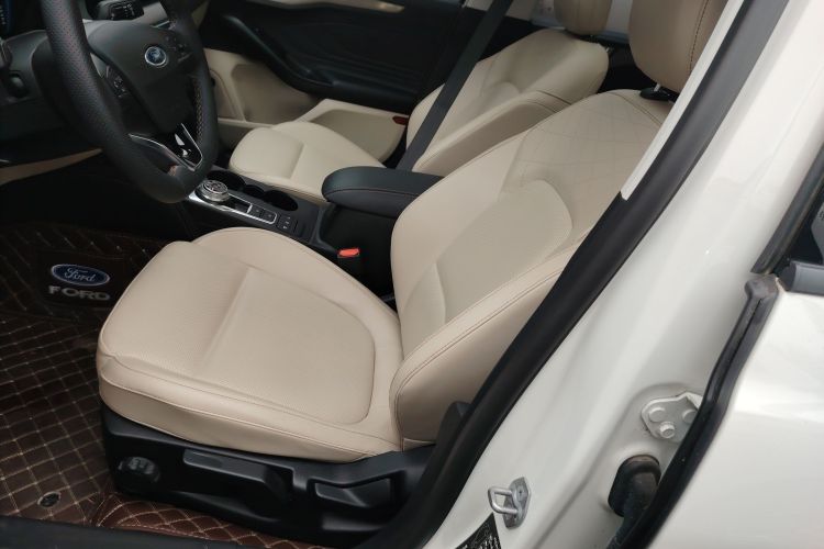 福特 福克斯 2021款 三厢 EcoBoost 180 自动锋潮型中控内饰19