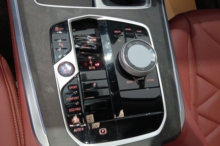 宝马X5 2023款 xDrive 30Li 尊享型M运动曜夜套装中控内饰18