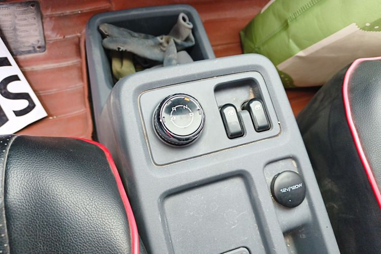 五菱汽车 五菱扬光 2024款 300KM 舒适型客车版 75kW中控内饰18