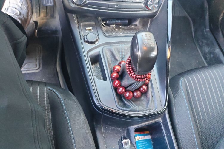 标致308 2016款 1.6L 手动时尚版中控内饰18