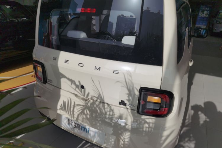 吉利银河 熊猫 2025款 210km 元气熊车身外观6