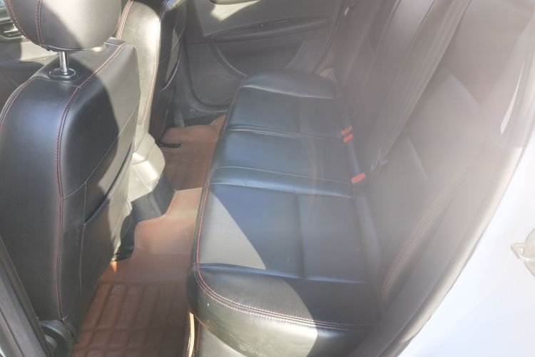 雪铁龙 世嘉 2016款 经典 三厢 1.6L 手动品尚型中控内饰21