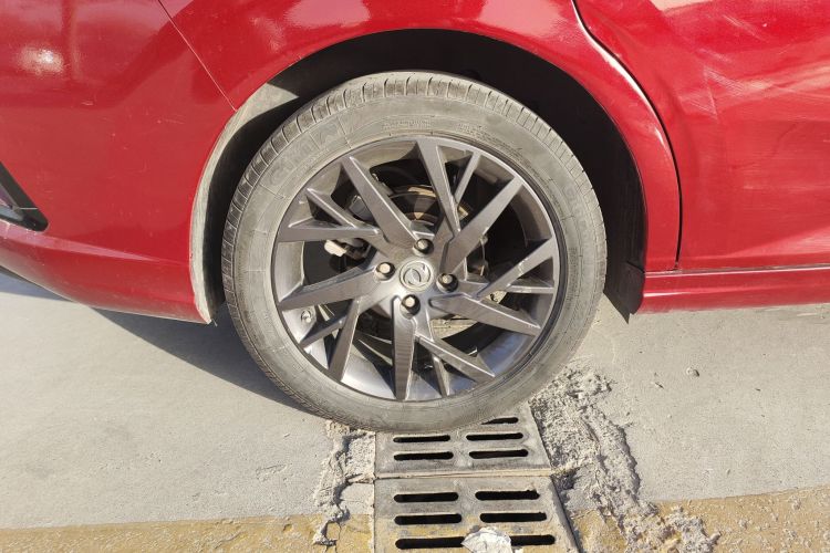 东风风神 奕炫 2020款 230T 自动炫目曜夜骑士版车身外观6007