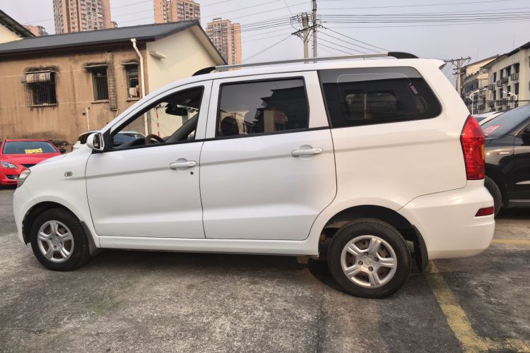 东风风光 风光330 2014款 1.5L手动标准型DK15-02车身外观4