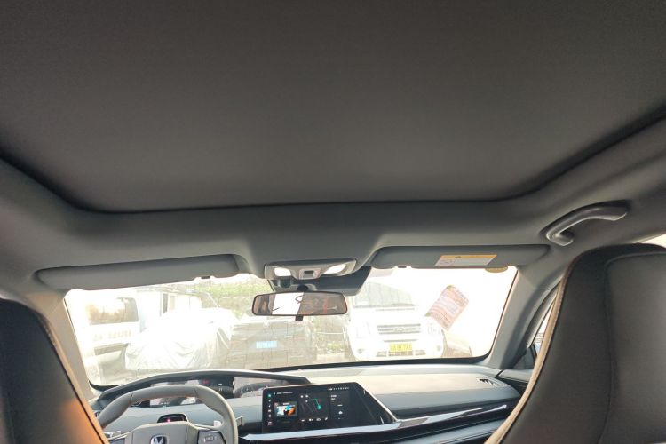 长安UNI-V 2024款 1.5T 尊贵型中控内饰22