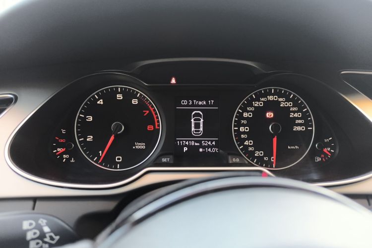 奥迪A4L 2016款 35 TFSI 典藏版 自动标准型中控内饰14