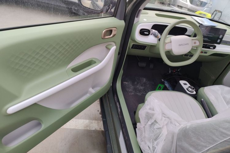 吉利银河 2025款 210km 熊猫骑士中控内饰20