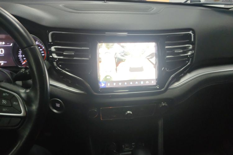 Jeep 大指挥官 2020款 2.0T 两驱精英版中控内饰16