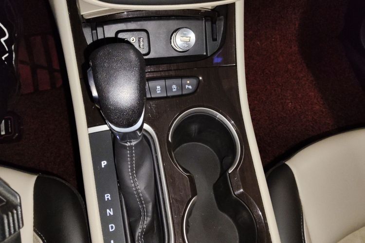 别克 威朗 2017款 三厢 15S 自动领先型中控内饰18