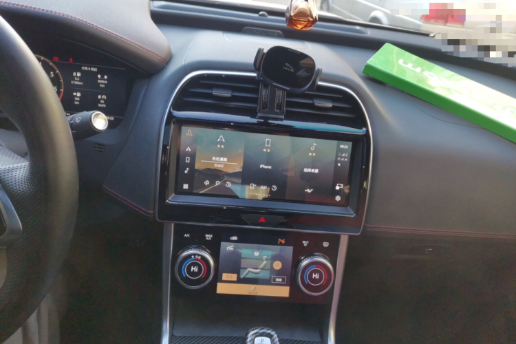 捷豹XEL 2024款 2.0T 250PS R-DYNAMIC S耀黑运动版中控内饰16