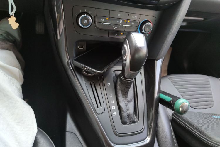 福特 福克斯 2018款 三厢经典 1.6L 自动风尚型智行版中控内饰18