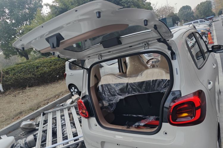 五菱汽车 宏光MINIEV 2025款 四门版 进阶款机舱底盘23