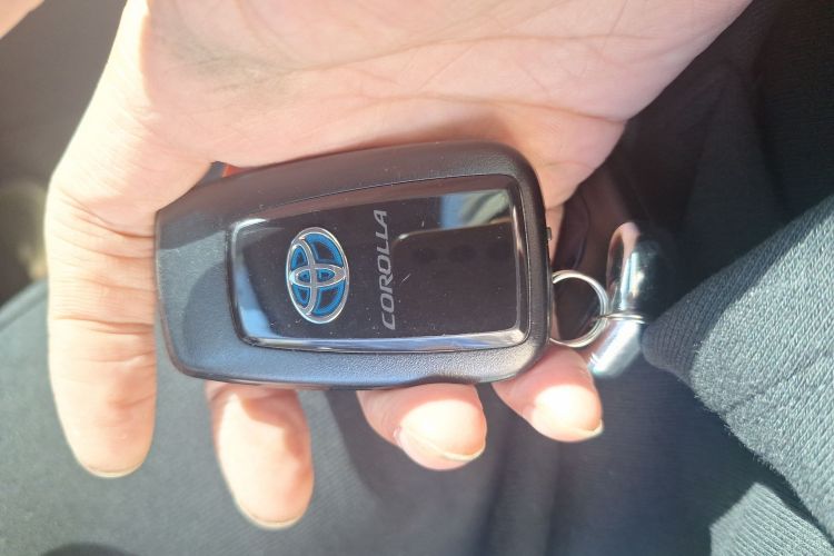 丰田 卡罗拉 2021款 双擎 1.8L E-CVT精英版中控内饰11