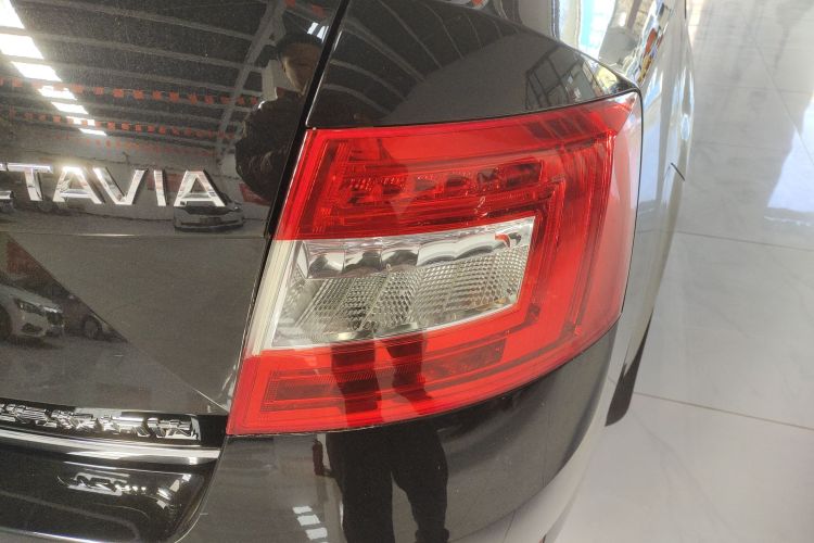 斯柯达 明锐 2017款 1.6L 自动智行版车身外观9