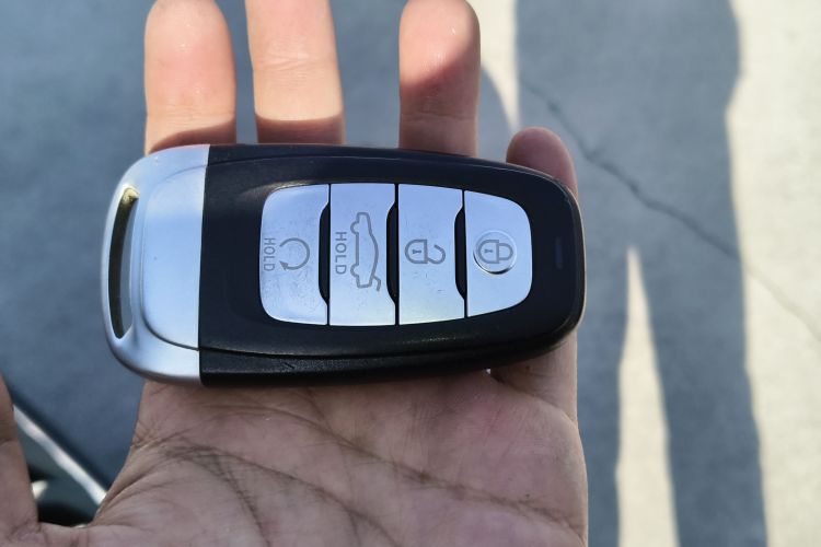 红旗H5 2020款 1.5T DCT旗悦版中控内饰11