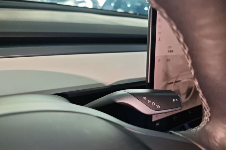 特斯拉 Model Y 2021款 长续航全轮驱动版中控内饰18