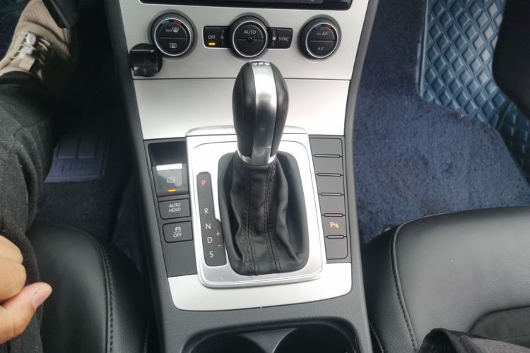大众 迈腾 2015款 1.8TSI 豪华型中控内饰18