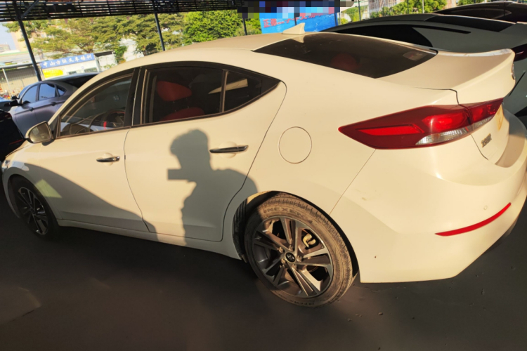 现代 领动 2016款 1.6L 自动智炫·精英型车身外观4