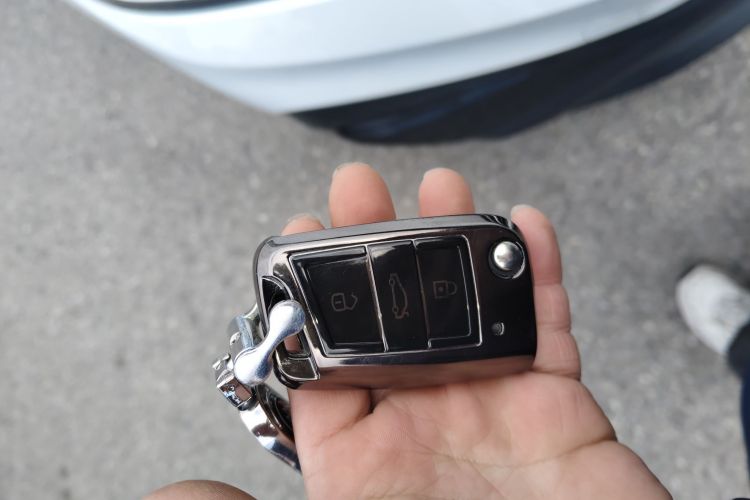 大众 途观L 2025款 出众款 300TSI 自动两驱龙腾版中控内饰11