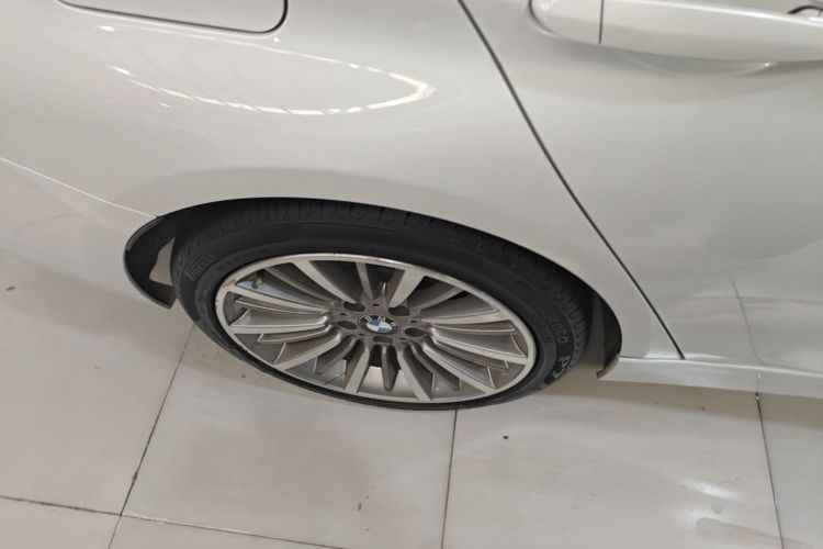 宝马3系 2019款 320Li 时尚型车身外观6008