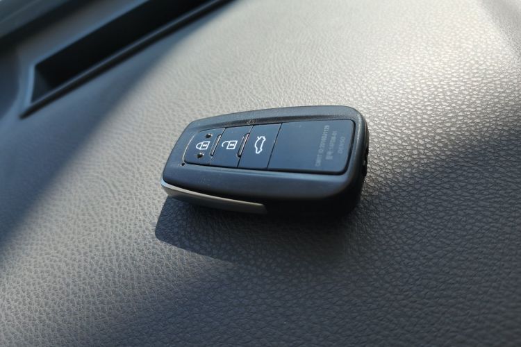 丰田 凯美瑞 2021款 2.0S 锋尚版中控内饰7001