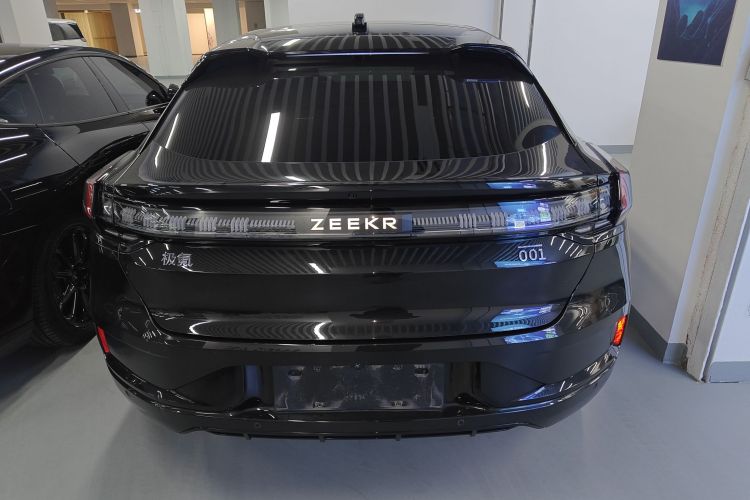 极氪001 2021款 超长续航双电机 YOU版车身外观6