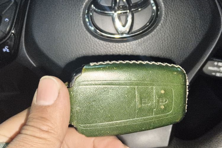 丰田C-HR 2020款 2.0L 领先版中控内饰11