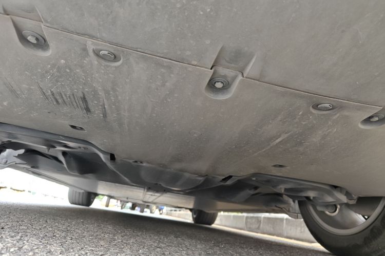 特斯拉 Model Y 2022款 长续航全轮驱动版局部细节9009