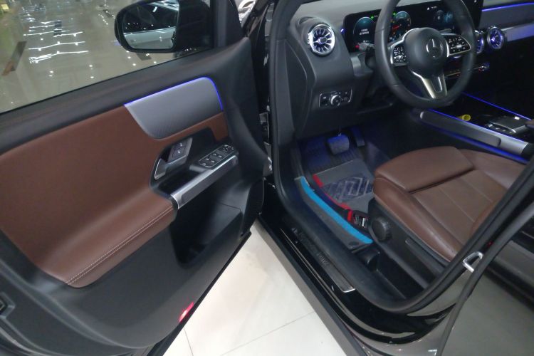 奔驰GLB 2022款 改款二 GLB 200 时尚型中控内饰20