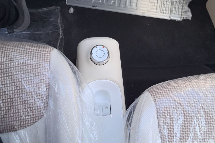 五菱汽车 宏光MINIEV 2024款 第三代 215km 青春版中控内饰18