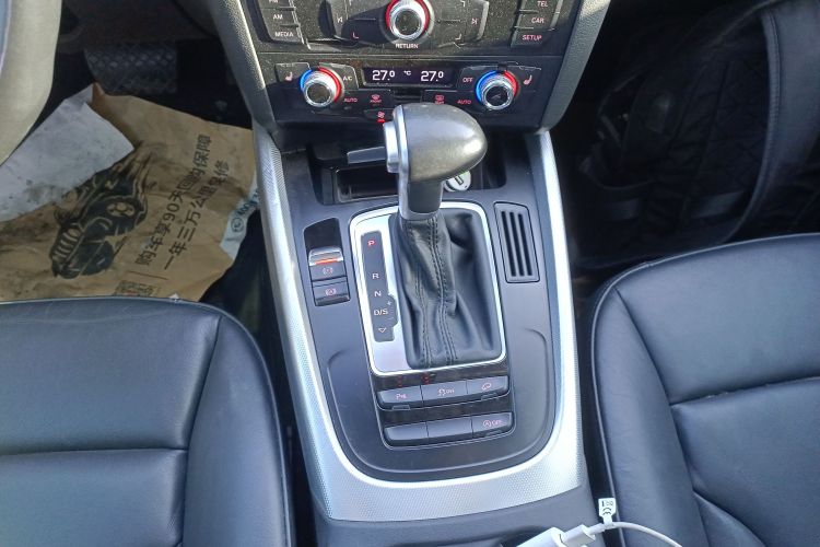 奥迪Q5 2015款 40 TFSI 技术型中控内饰18