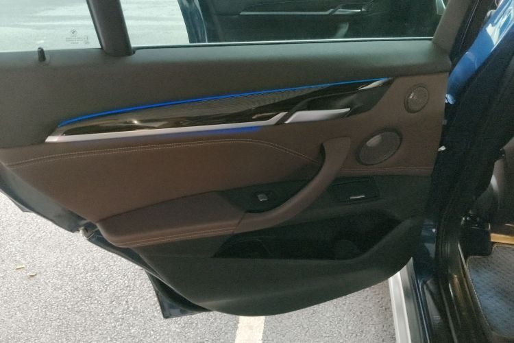 宝马X1 2022款 改款 xDrive25Li 尊享型中控内饰7007