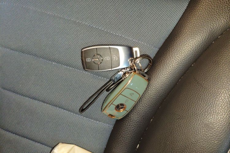 奔驰EQC 2022款 EQC 350 4MATIC中控内饰7001