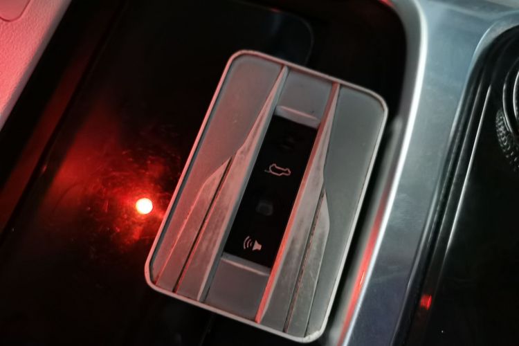 超境汽车 共创坦克300 2021款 2.0T 赛博坦克中控内饰7001