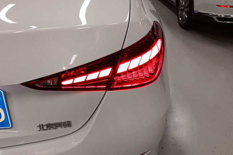 奔驰C级 2024款 C 260 L 运动版车身外观9