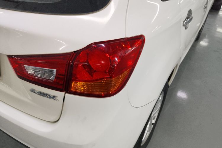 三菱 劲炫ASX 2013款 2.0L CVT两驱精英版车身外观9