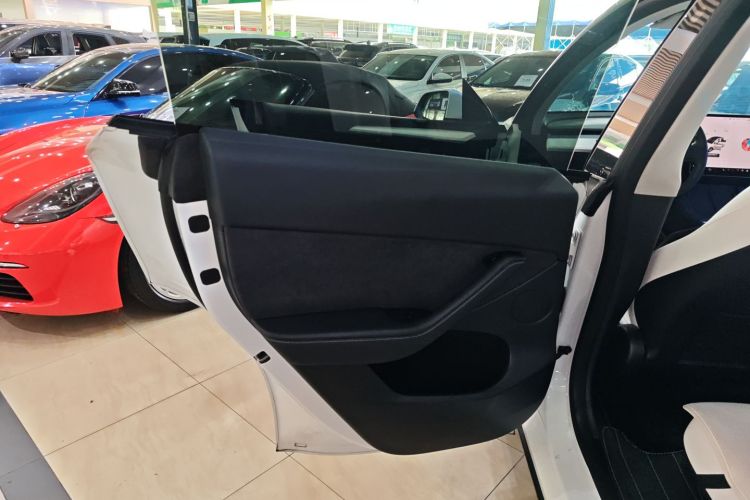 特斯拉 Model Y 2021款 长续航全轮驱动版中控内饰49