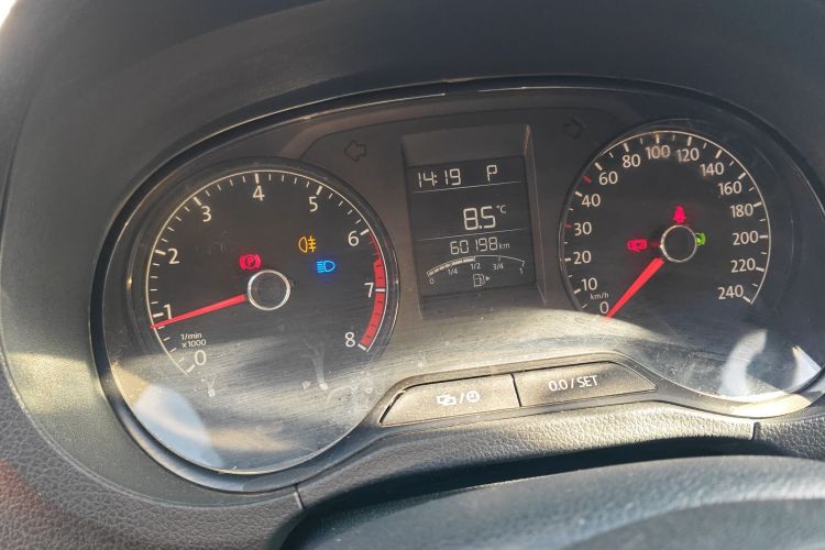 大众 Polo 2016款 1.4L 自动风尚型中控内饰14