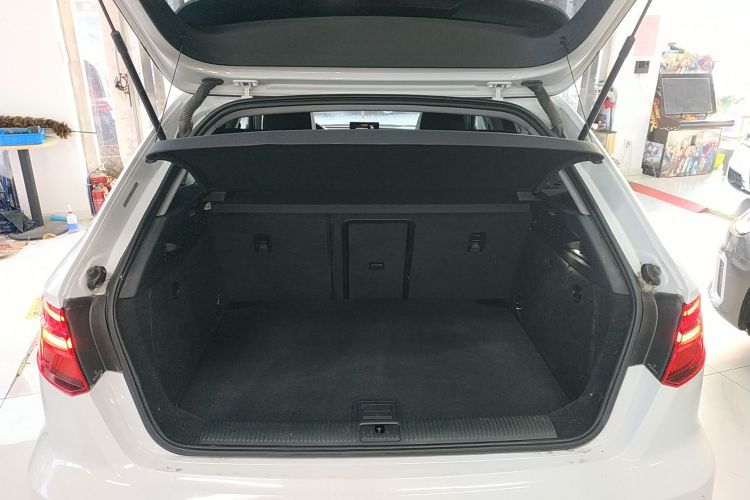 奥迪A3 2018款 30周年年型 Sportback 35 TFSI 时尚型局部细节23